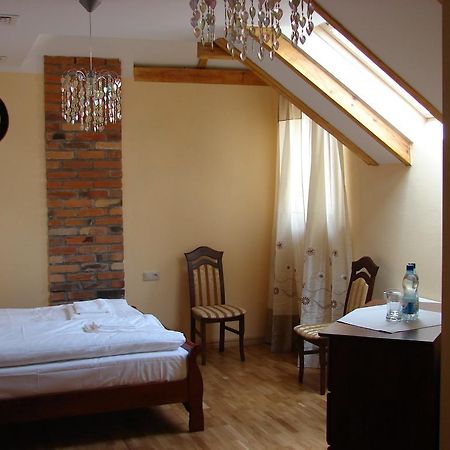 Gosc W Dom Hotel Zbąszynek Esterno foto