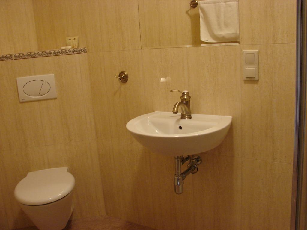 Gosc W Dom Hotel Zbąszynek Esterno foto