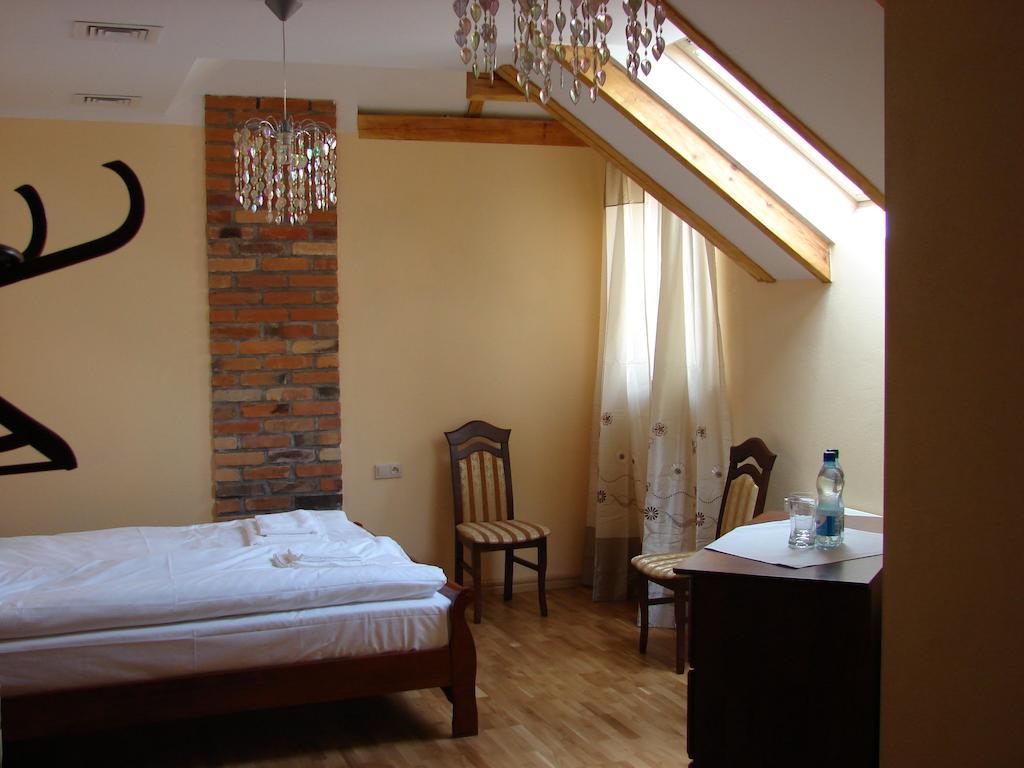 Gosc W Dom Hotel Zbąszynek Esterno foto